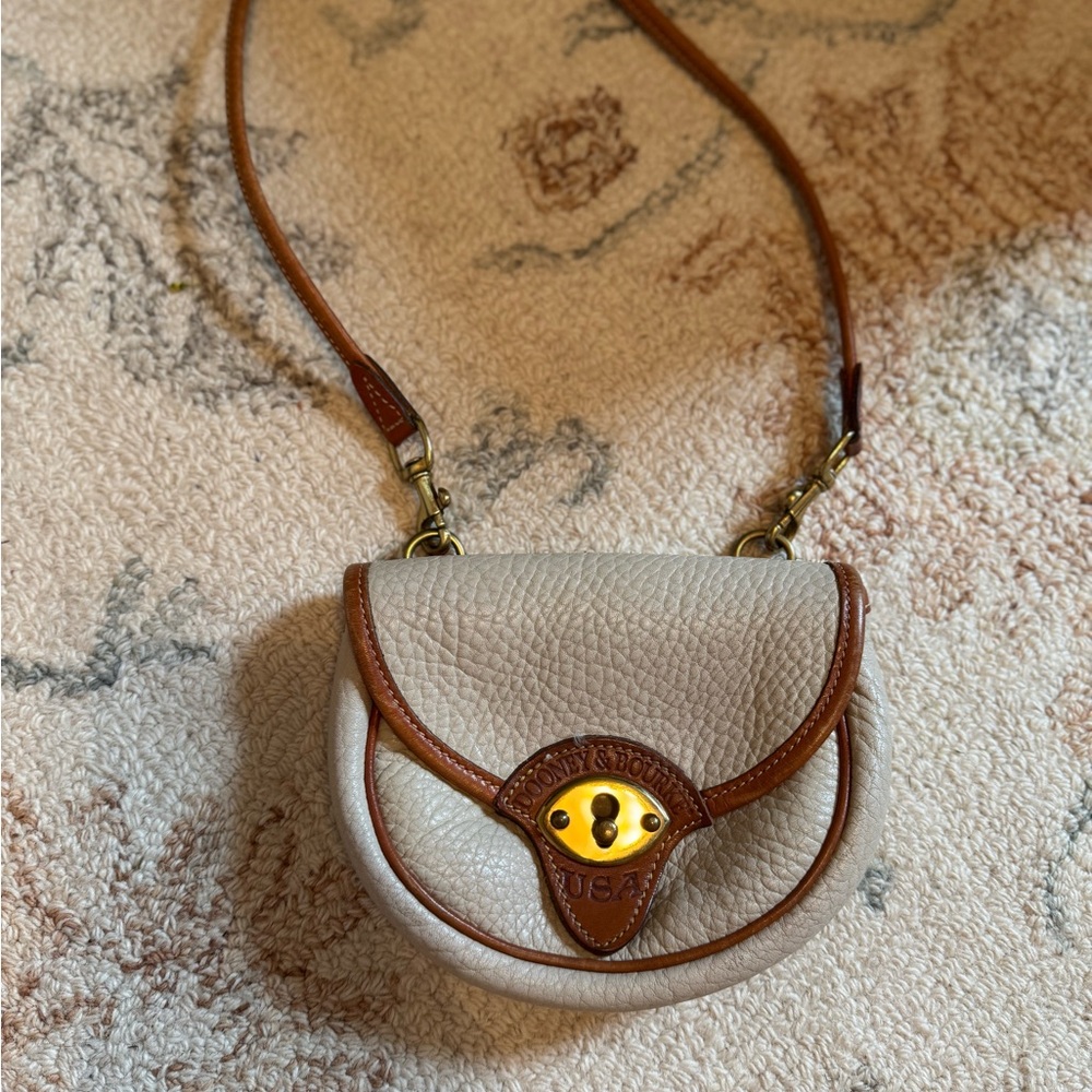 Dooney & Bourke Cream and Tan Leather Crossbody Vintage 90s Bag